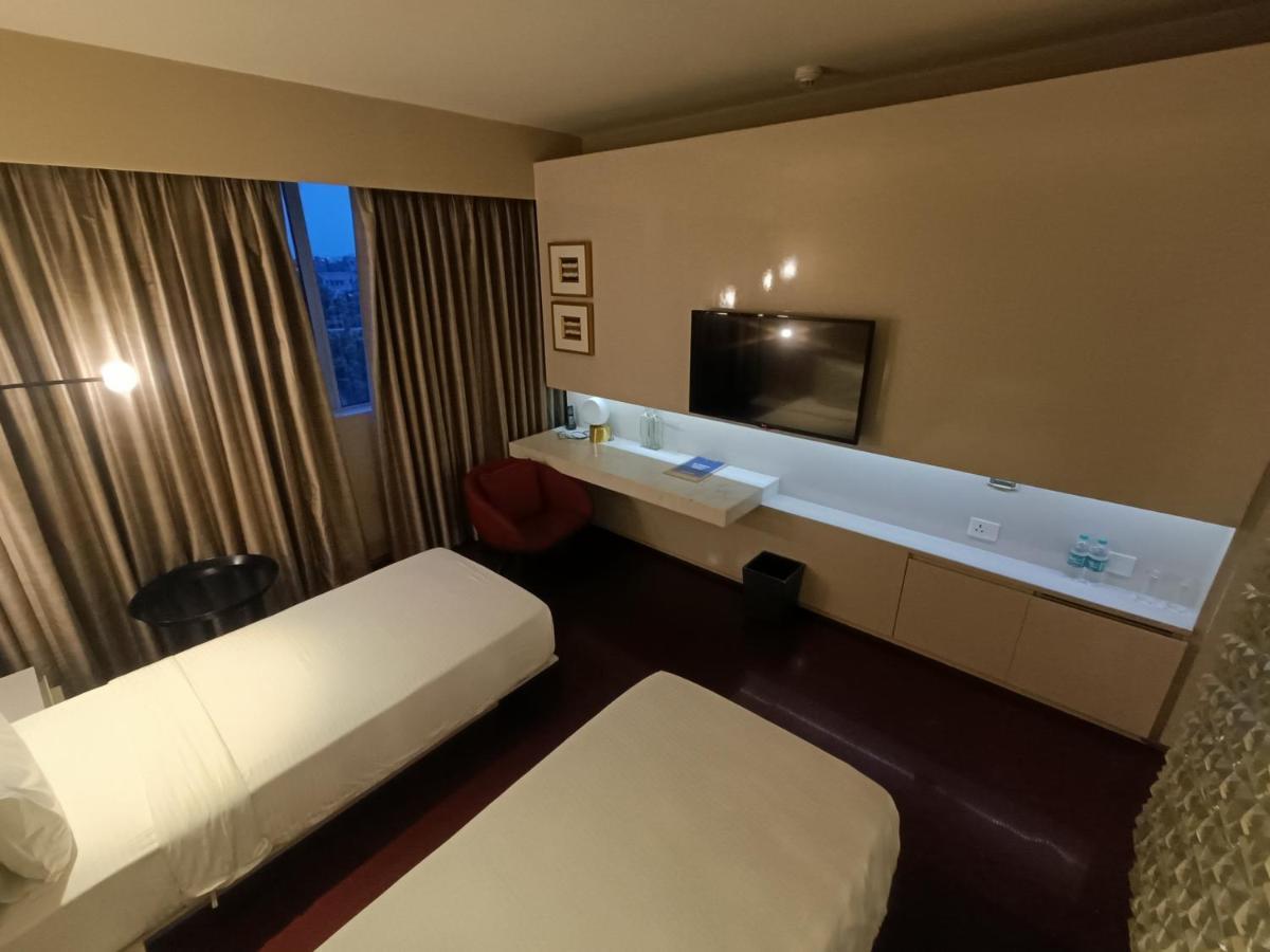 Boulevard By Design Hotel 첸나이 외부 사진