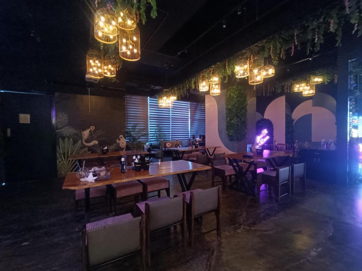 Boulevard By Design Hotel 첸나이 외부 사진